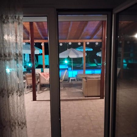 Maria Lemoni Swimming Pool Apartment Nea Skioni Buitenkant foto