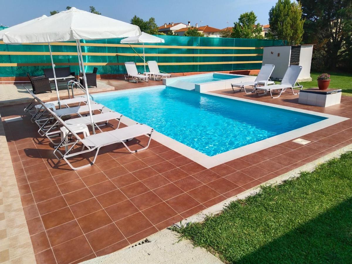 Maria Lemoni Swimming Pool Apartment Nea Skioni Buitenkant foto