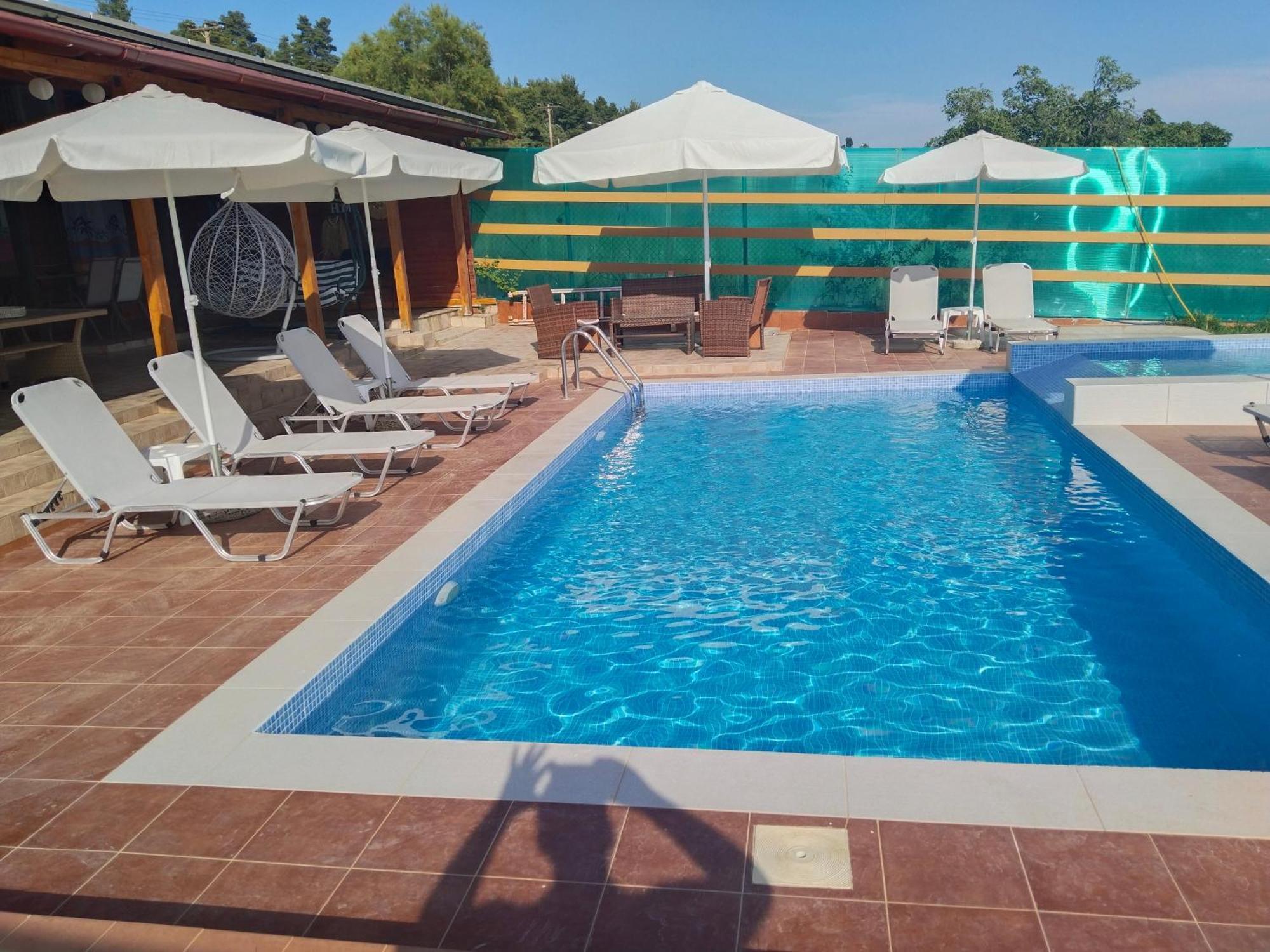 Maria Lemoni Swimming Pool Apartment Nea Skioni Buitenkant foto